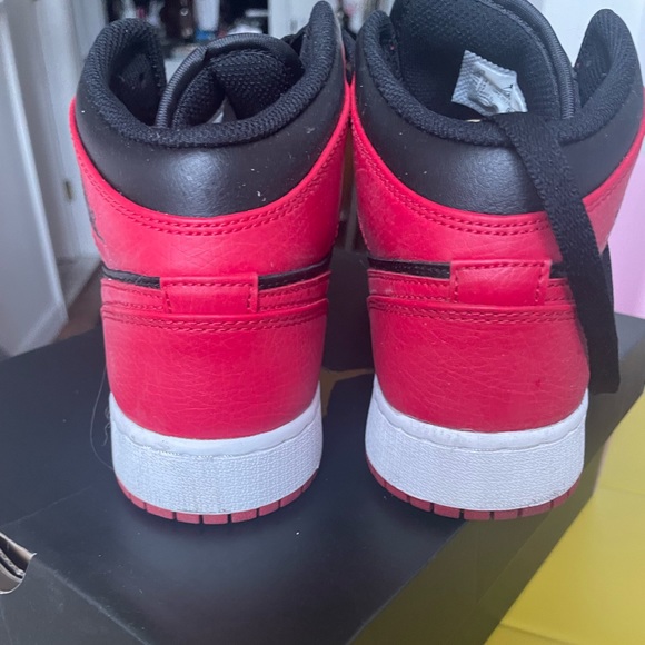 Jordan 1 mid sz 6 (38.5) - Picture 3 of 5